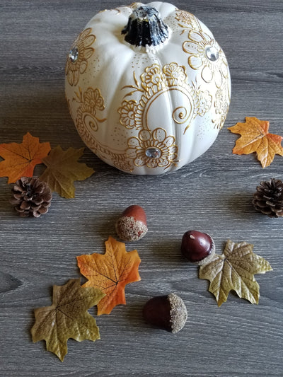 Henna Pumpkin - Floral - White